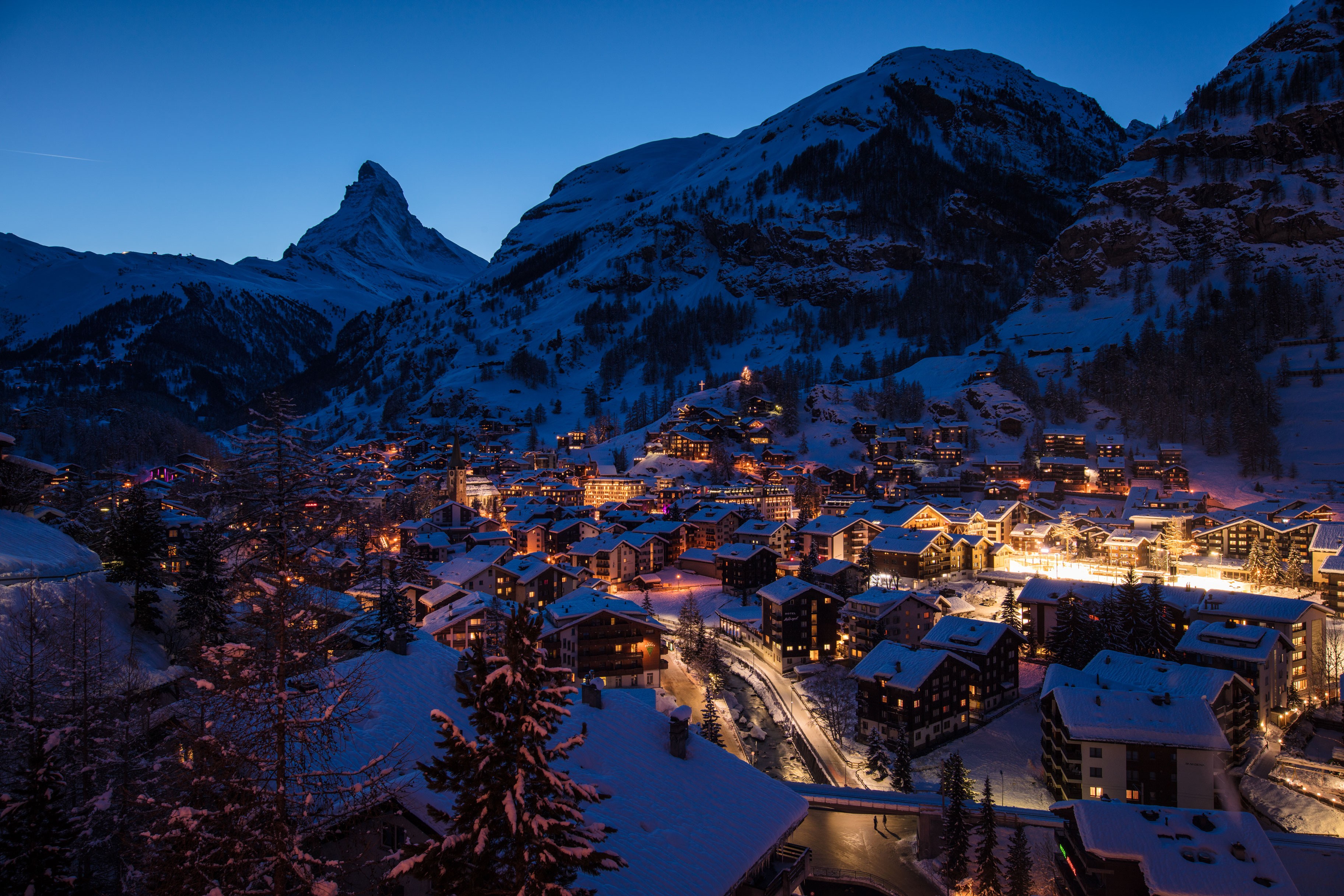 Photo: Vue de Zermatt la nuit.